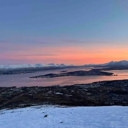 Romslig Med Kort Vei Til Flyplassen Apartmán