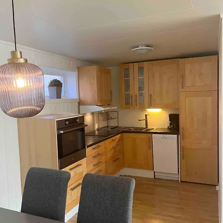 Romslig Med Kort Vei Til Flyplassen Apartament Tromsø