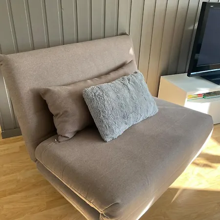 Romslig Med Kort Vei Til Flyplassen Apartmán