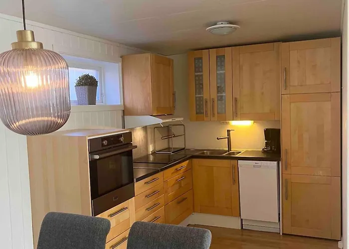 Romslig Med Kort Vei Til Flyplassen Apartamento Tromsø