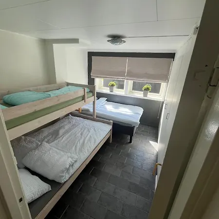 Romslig Med Kort Vei Til Flyplassen Lägenhet *